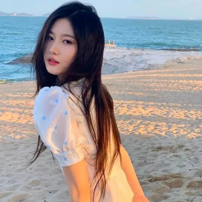 与君白首此人间